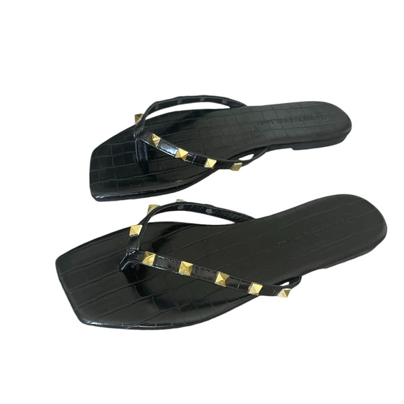 Alligator embossed pattern with gold spikes. - Picture 2 of 5